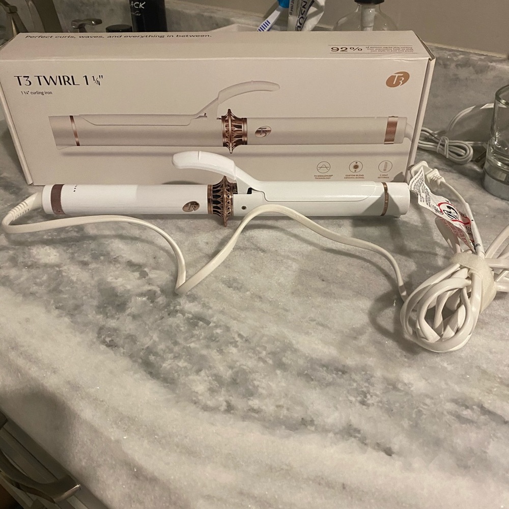 T3 Twirl 1 1/4” Curling Iron